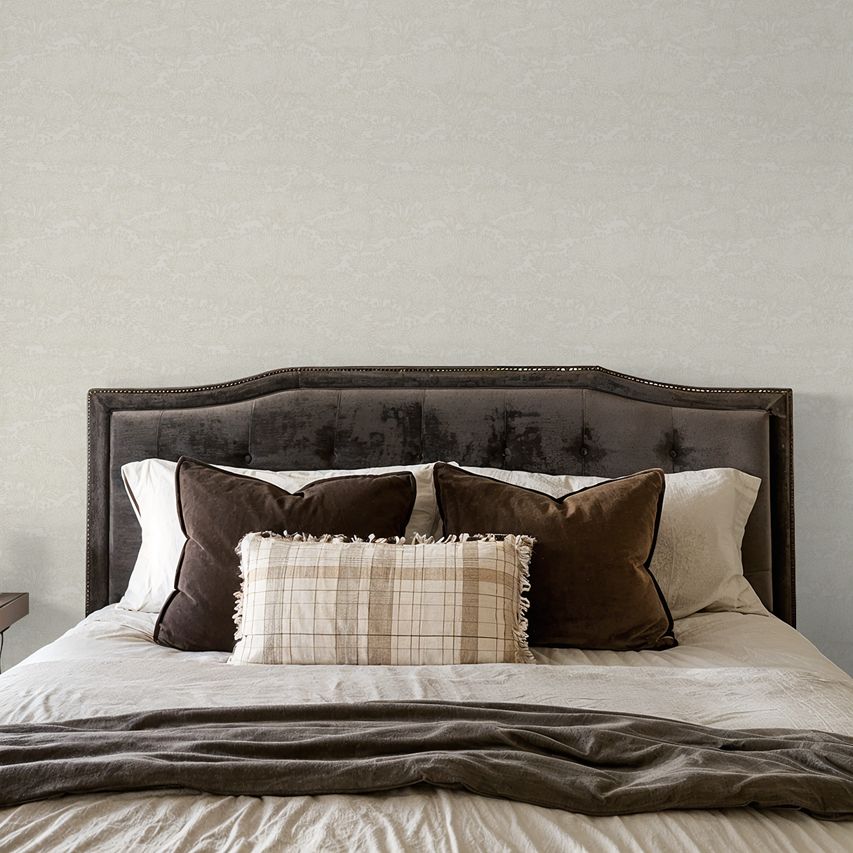 Ollie Tree (Cream) Wallpaper