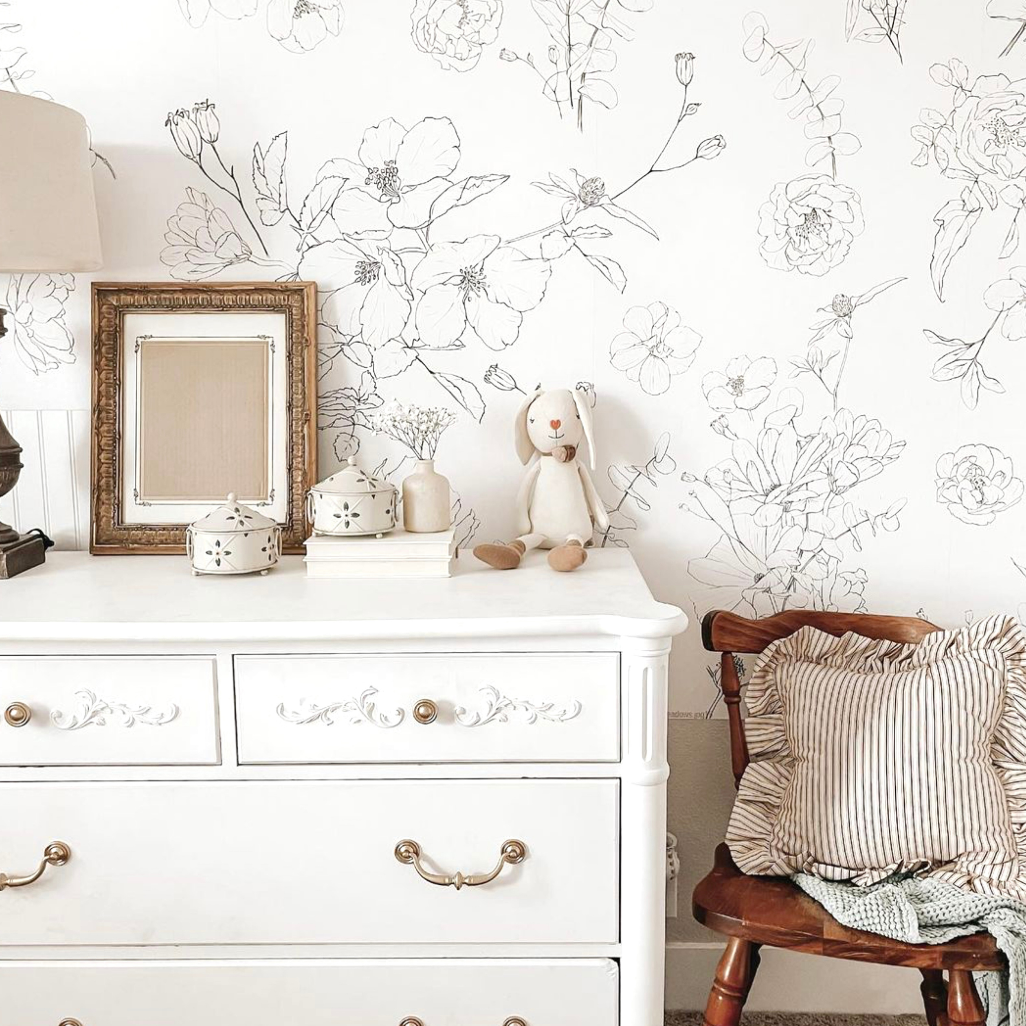 Lined Meadow Wallpaper - 8 FT H X 19 FT W Luxe Peel and Stick