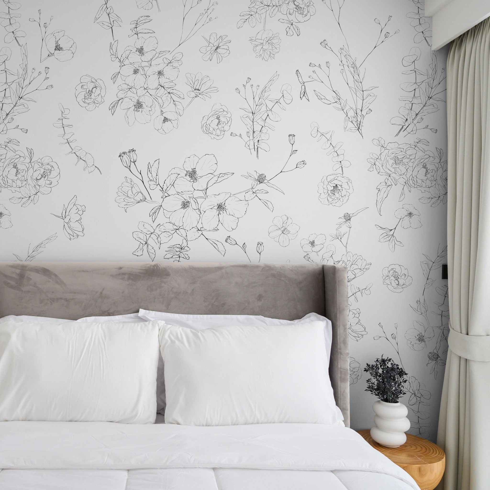 Lined Meadow Wallpaper - 8 FT H X 16 FT W Luxe Peel and Stick