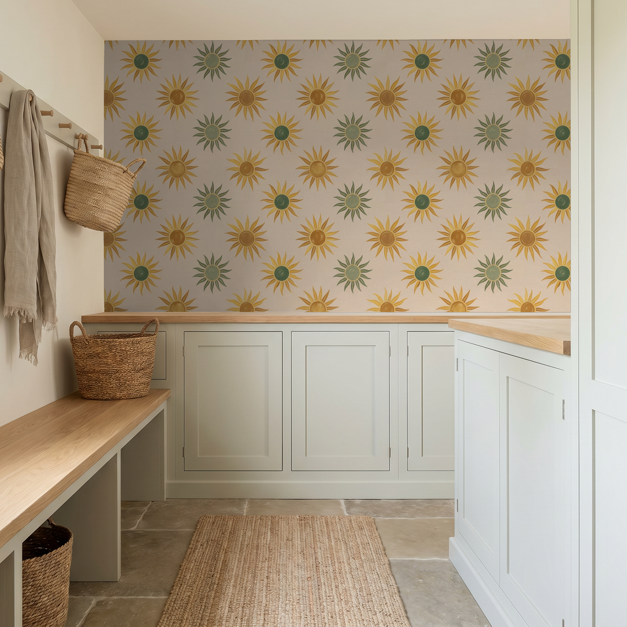 Verano wallpaper with golden sun motifs on a neutral background in a rustic room.